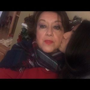 Meet your Posher, Amparo